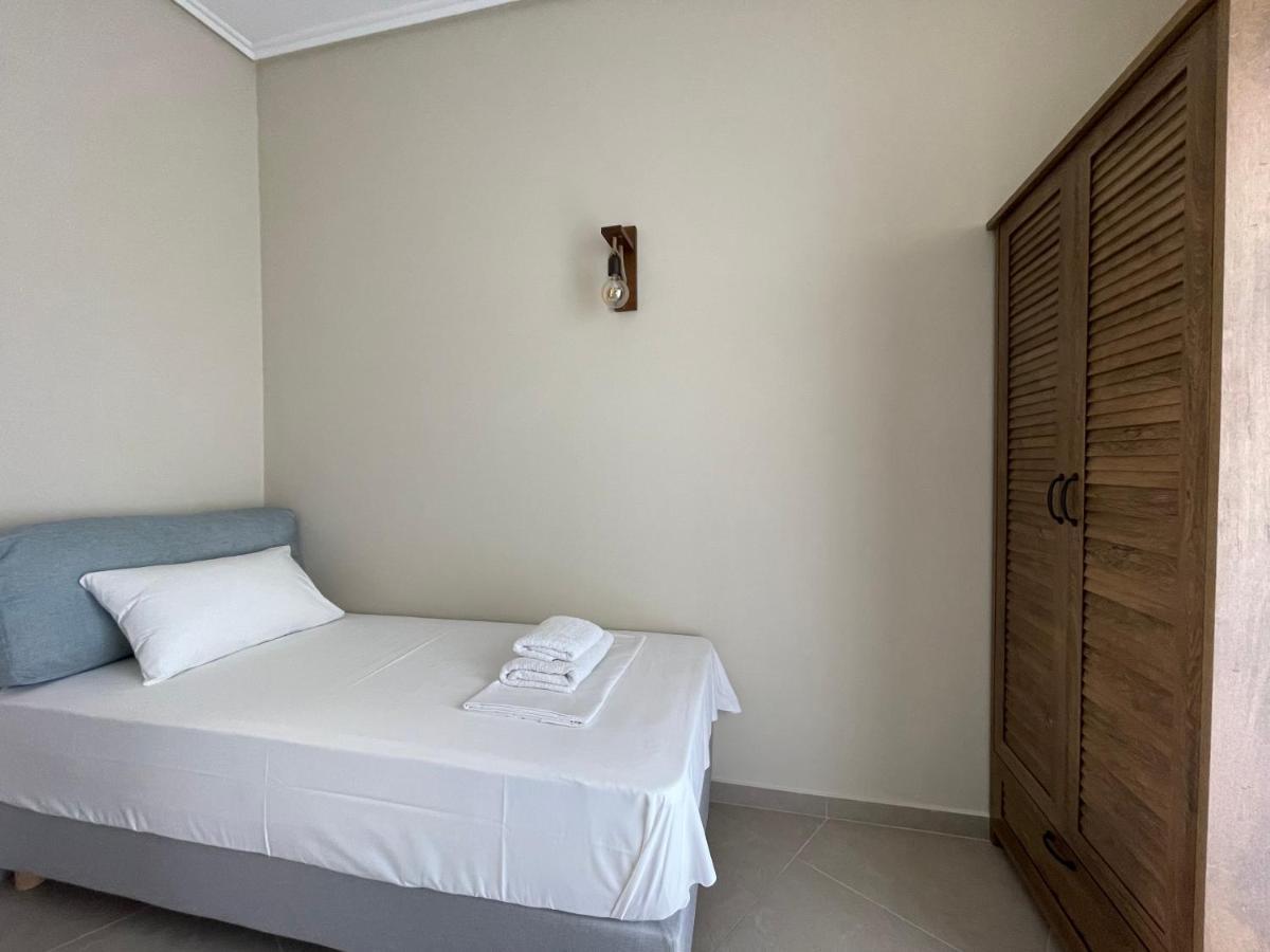 Helen Hotel Poros Town Exterior foto